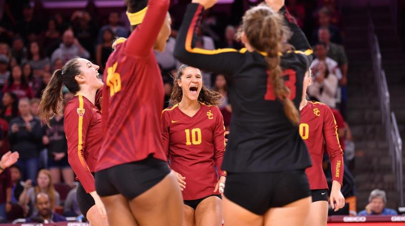 Recap: USC women&#039;s volleyball upsets No. 12 Washington in comeback