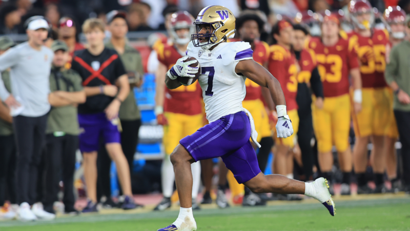 No. 5 UW Gains 572 Yards Of Offense In 52-42 Win At No. 24 USC